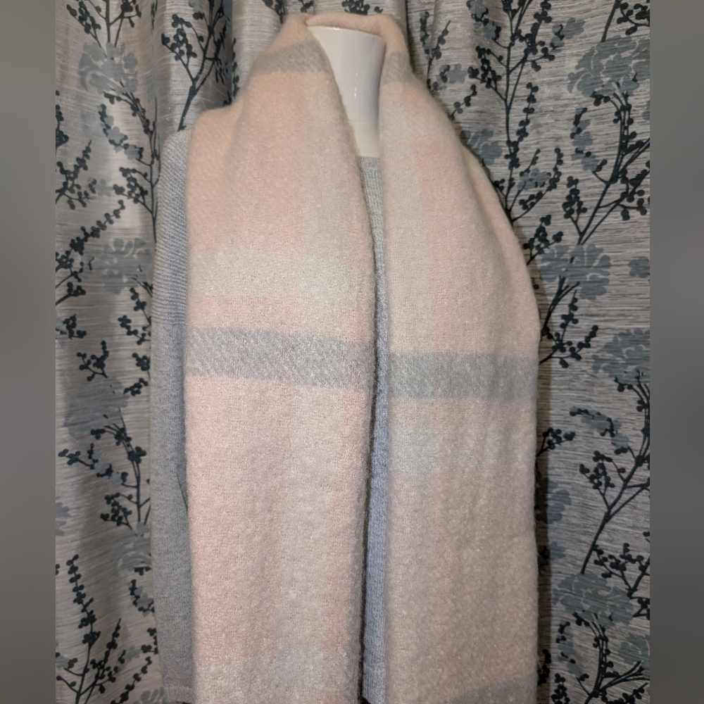 🩷 🩶 Pale Pink & Gray Plaid Wide & Long Cozy Scarf, Wrap, Shawl - Picture 4 of 9